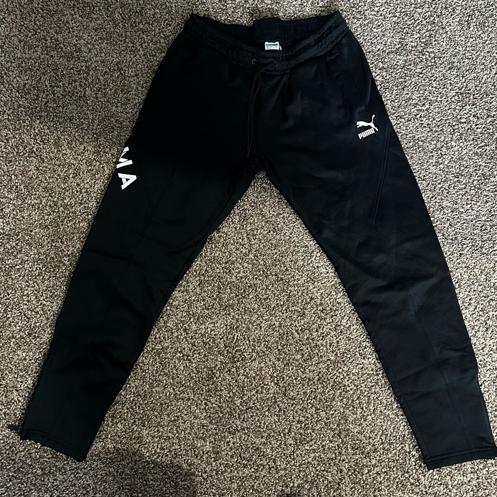 🖤🤍PUMA JOGGERS 🤍🖤